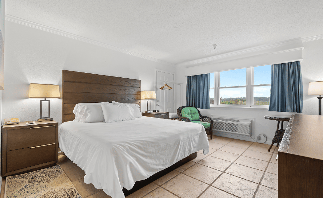 Island View King - Handicap Accessible